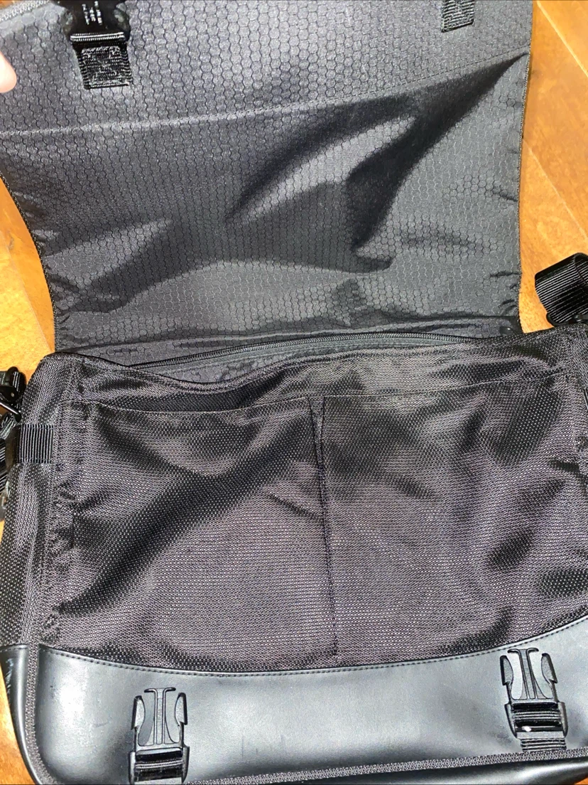 Tumi Messenger Bag Black Crossbody Laptop 508C Travel Carry On - photo 5