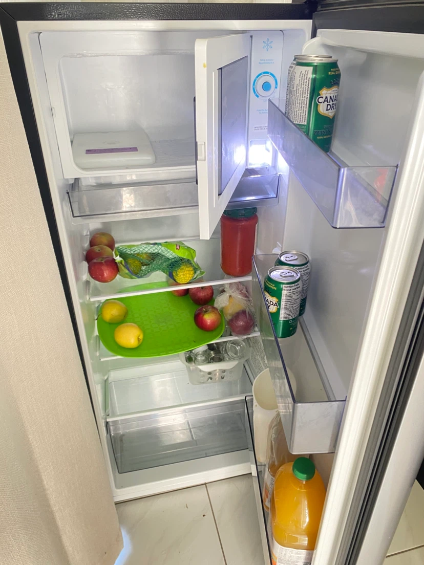 Hisense Mini Fridge - photo 3
