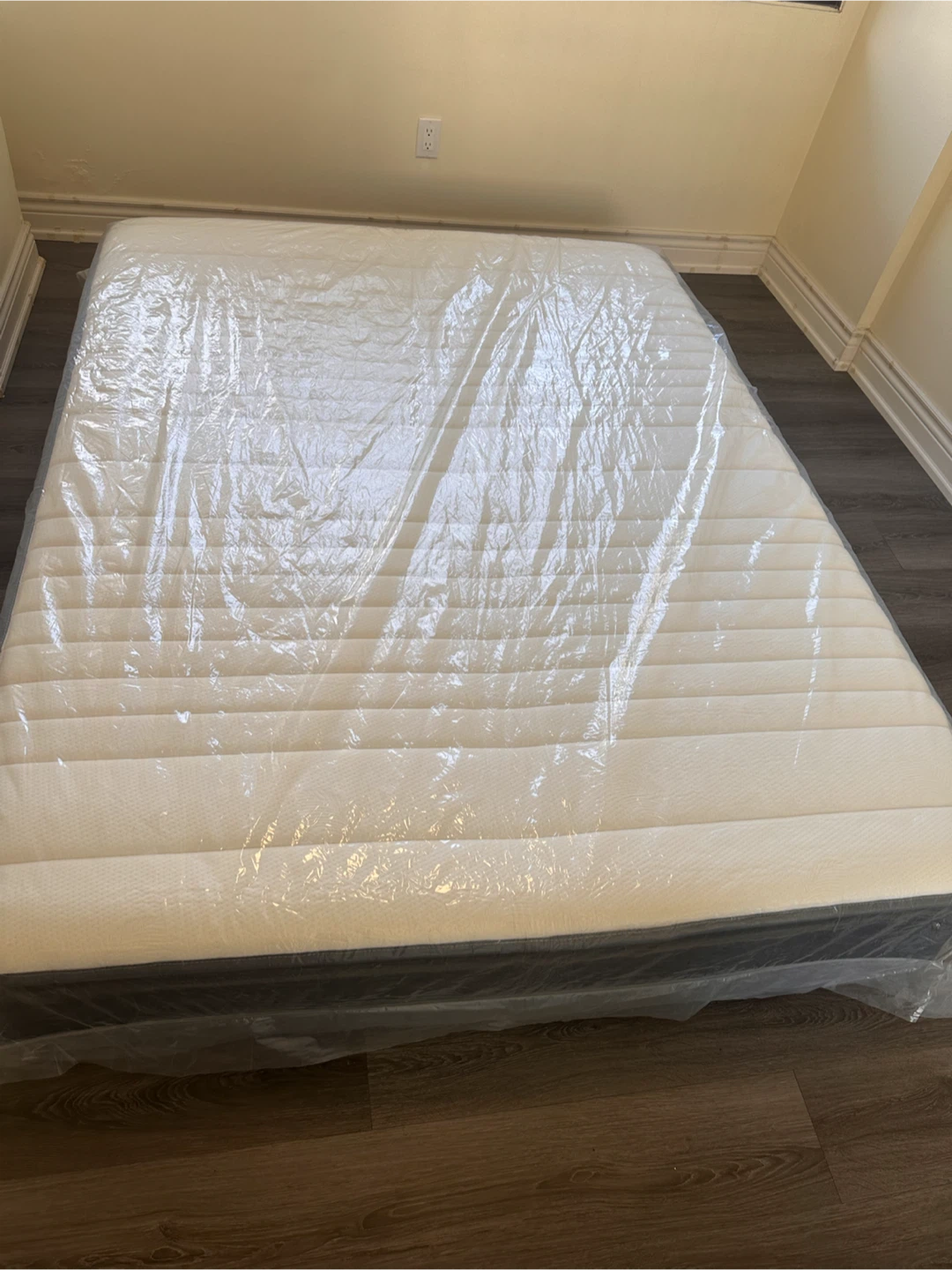 Queen mattress - photo 2