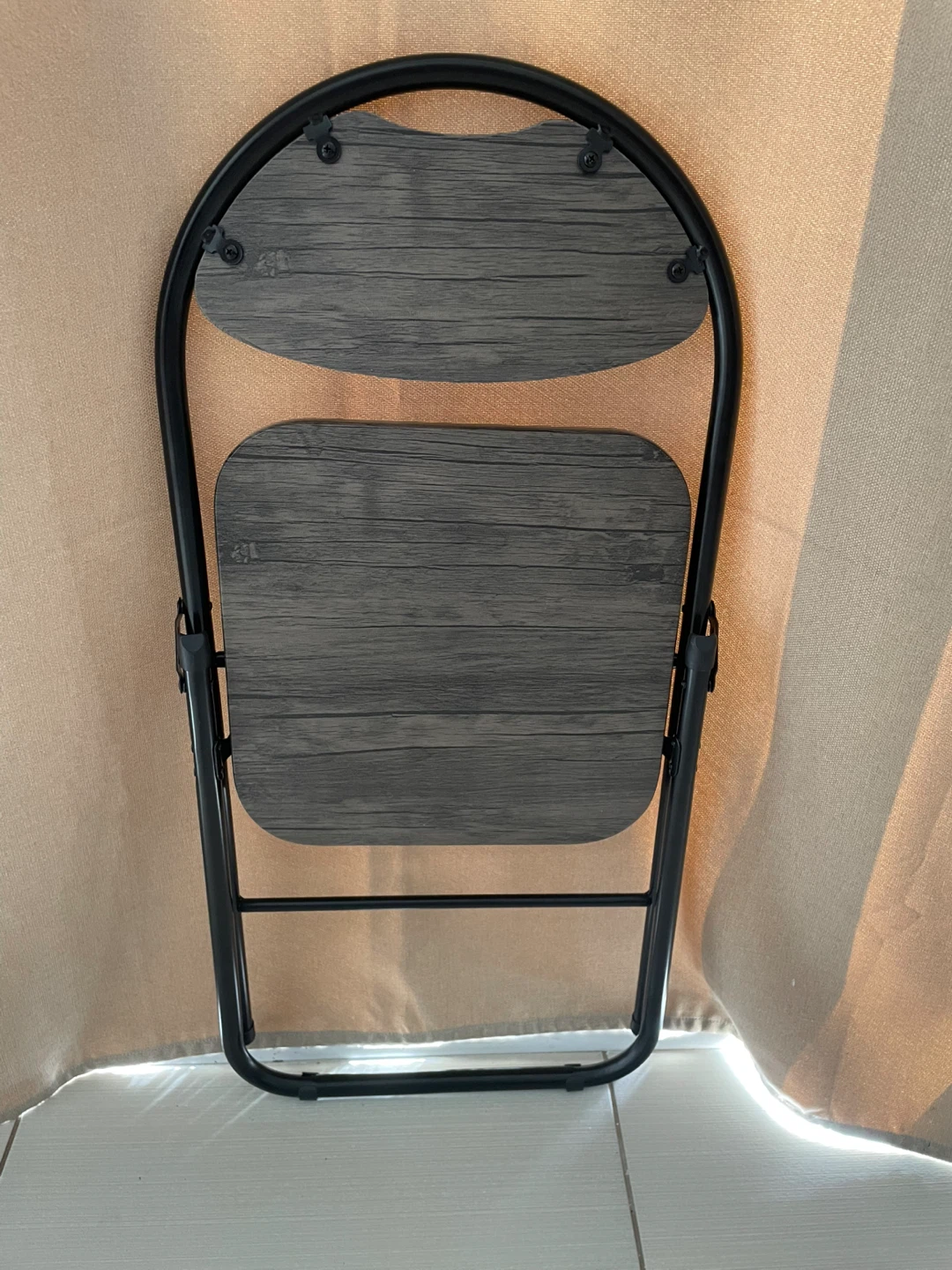 Set of 4 Folding Chairs – Like New - photo 3