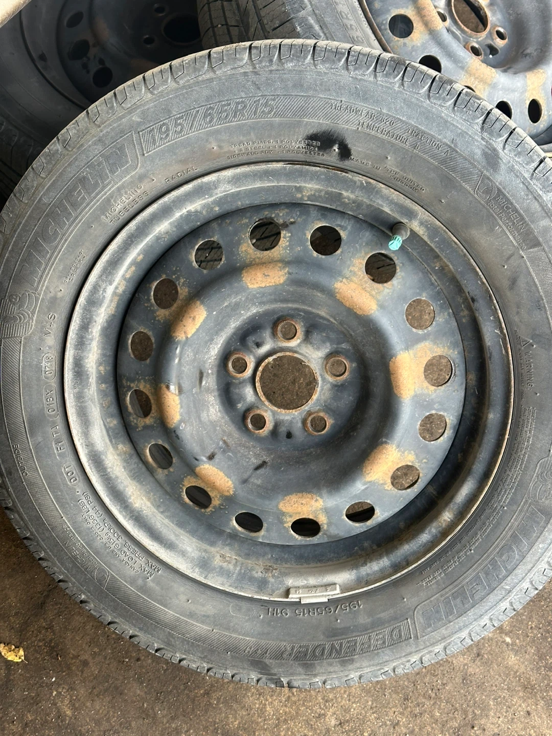 Michelin Defender Tires 195/65R15 - photo 2