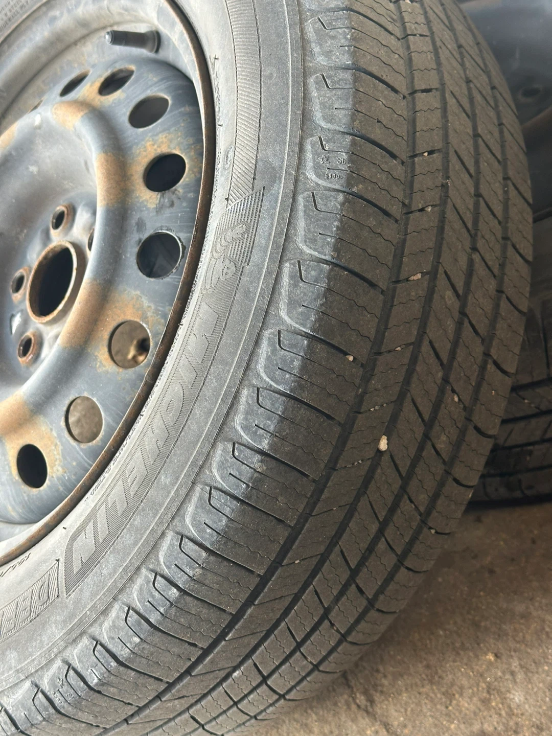 Michelin Defender Tires 195/65R15 - photo 3