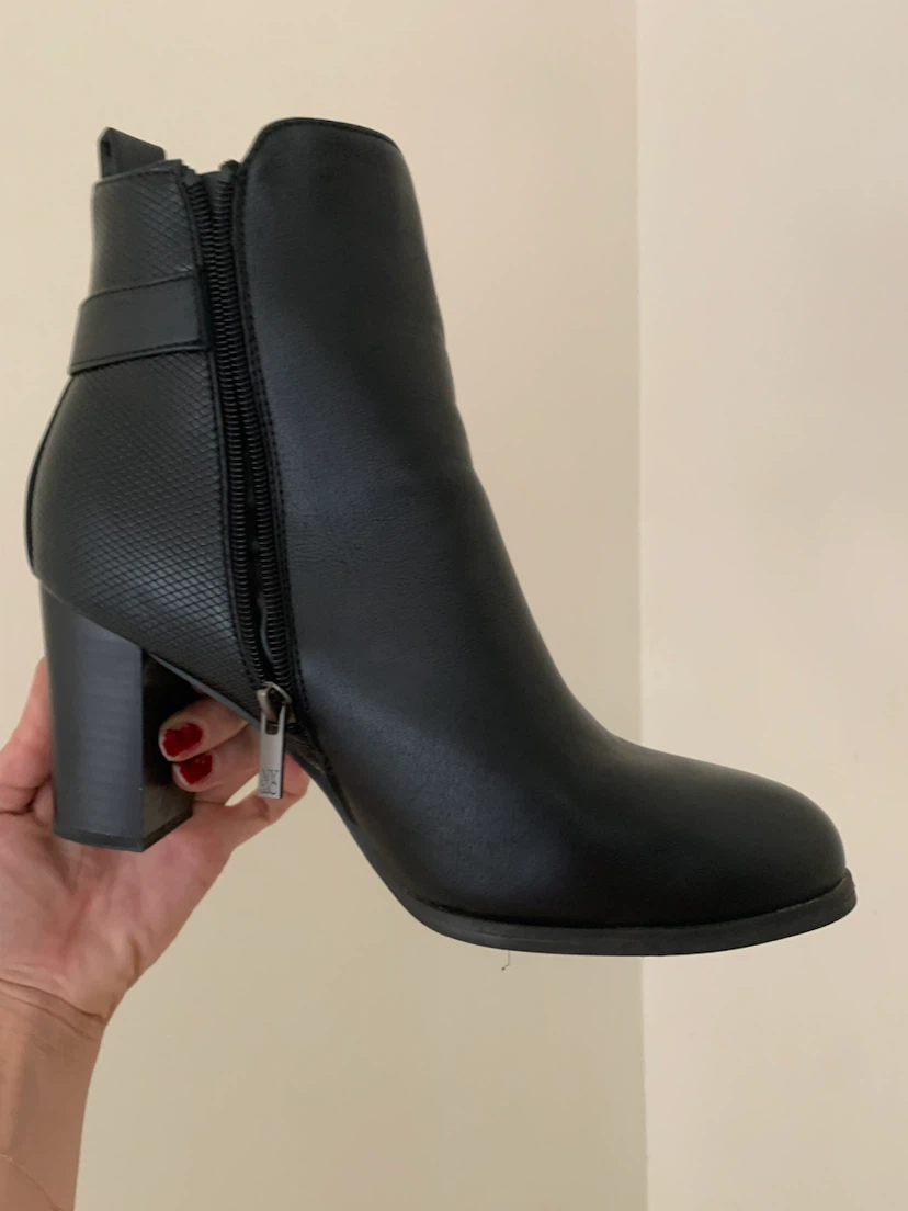 Black Heeled Ankle Boots (size 9) - photo 5