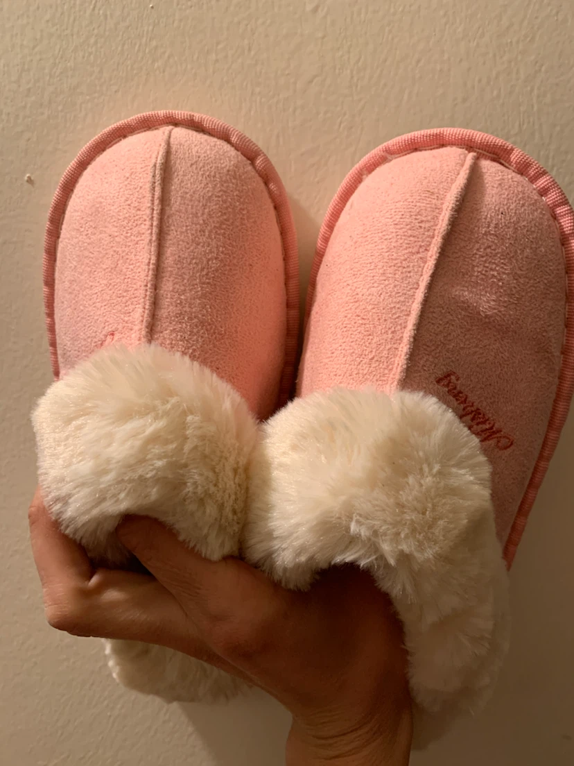 Pink faux fur slippers (S-M)