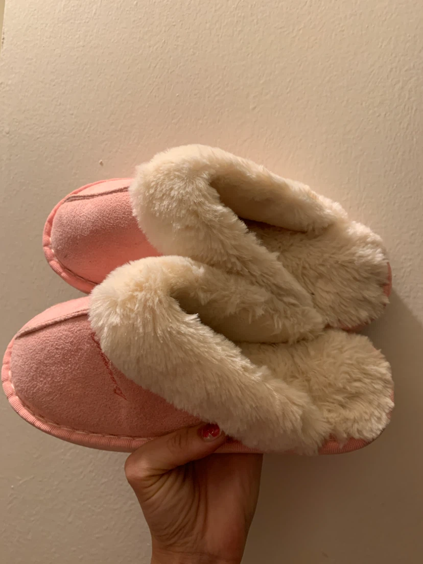 Pink faux fur slippers (S-M) - photo 2