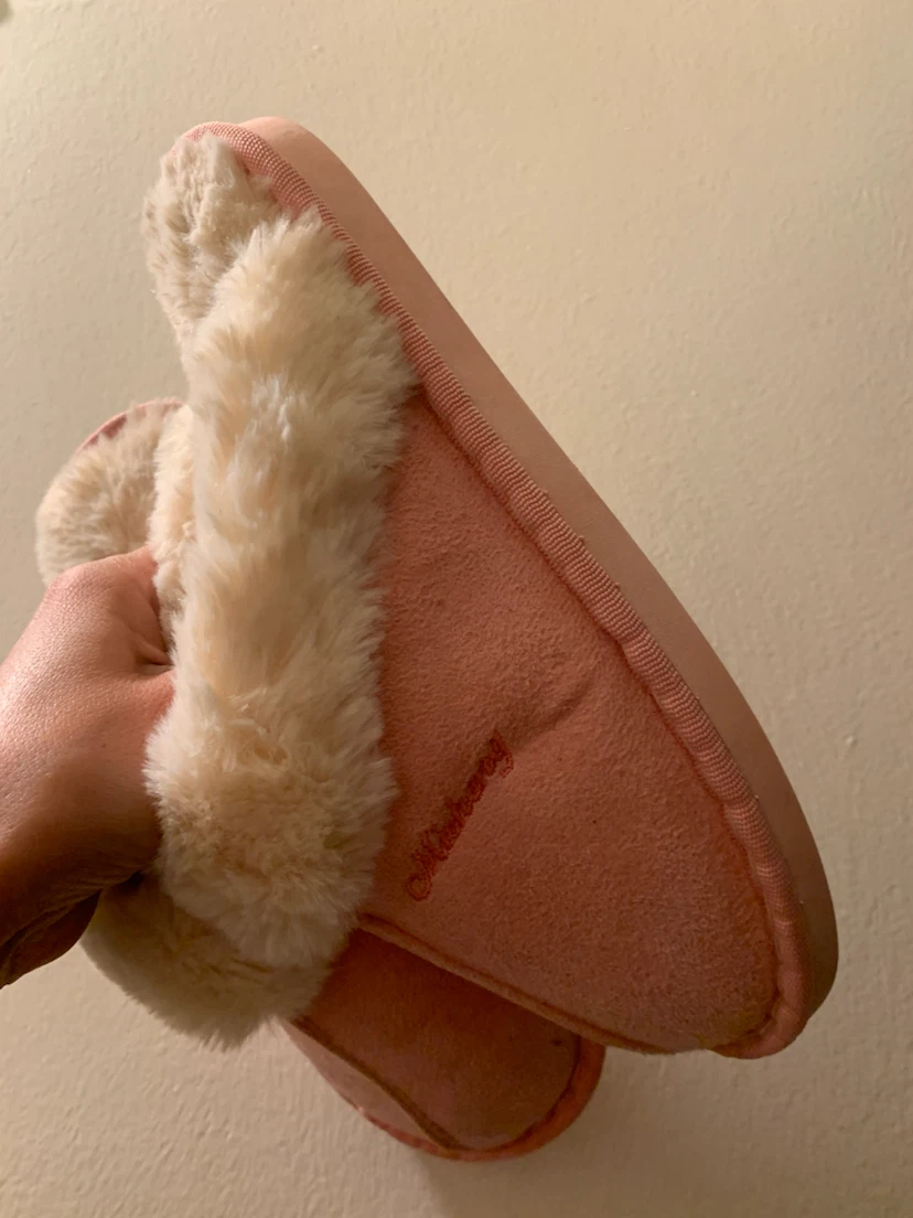 Pink faux fur slippers (S-M) - photo 3