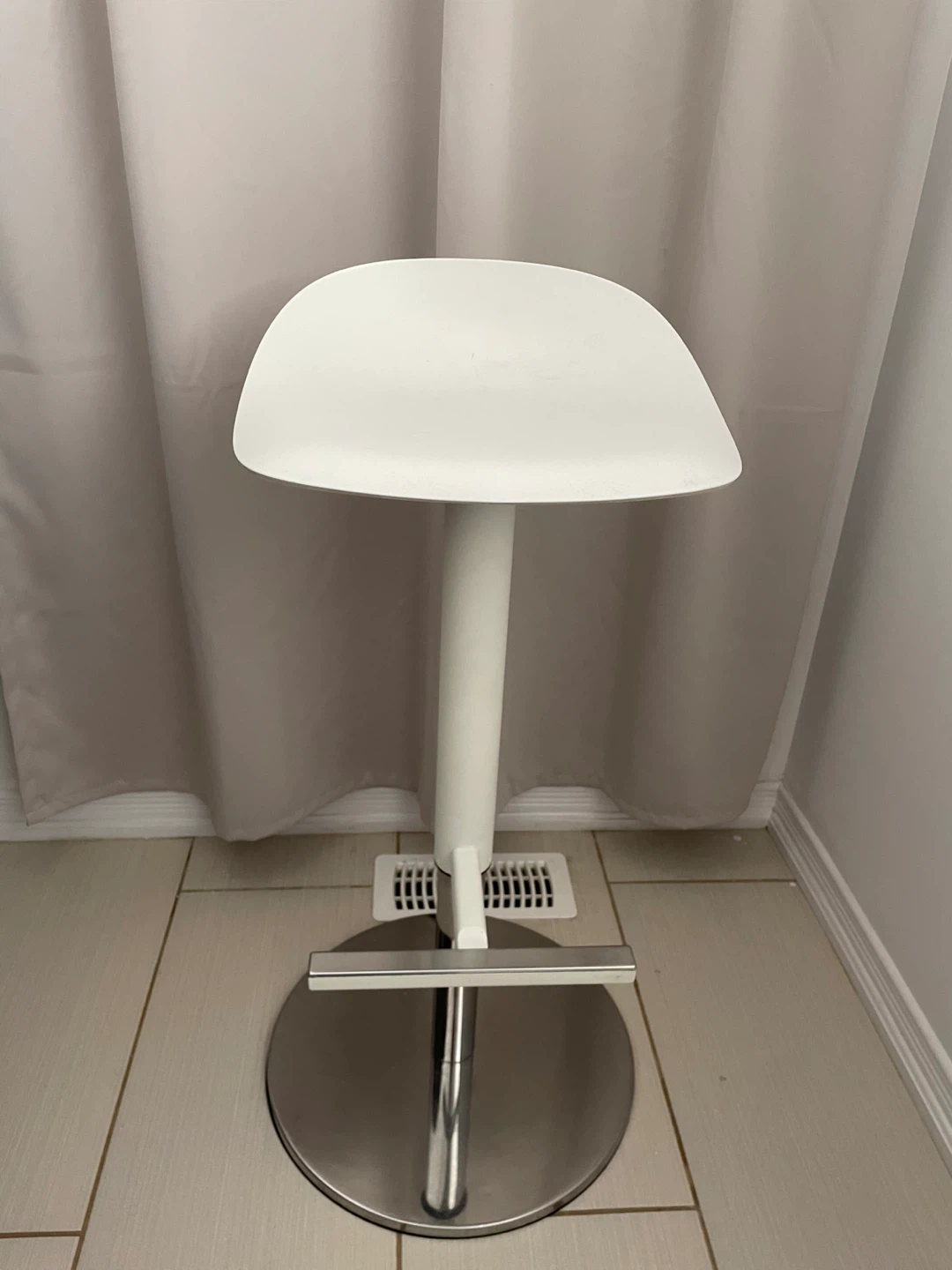 Set of 3 Adjustable White Bar Stools - photo 2