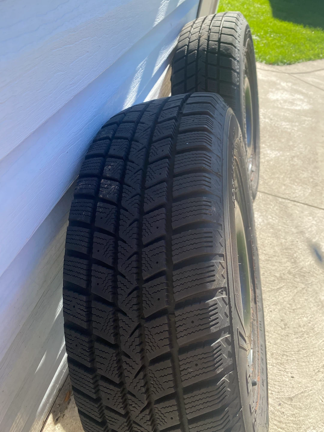 Goodyear Winter Command Tires 195/65R15 - photo 3