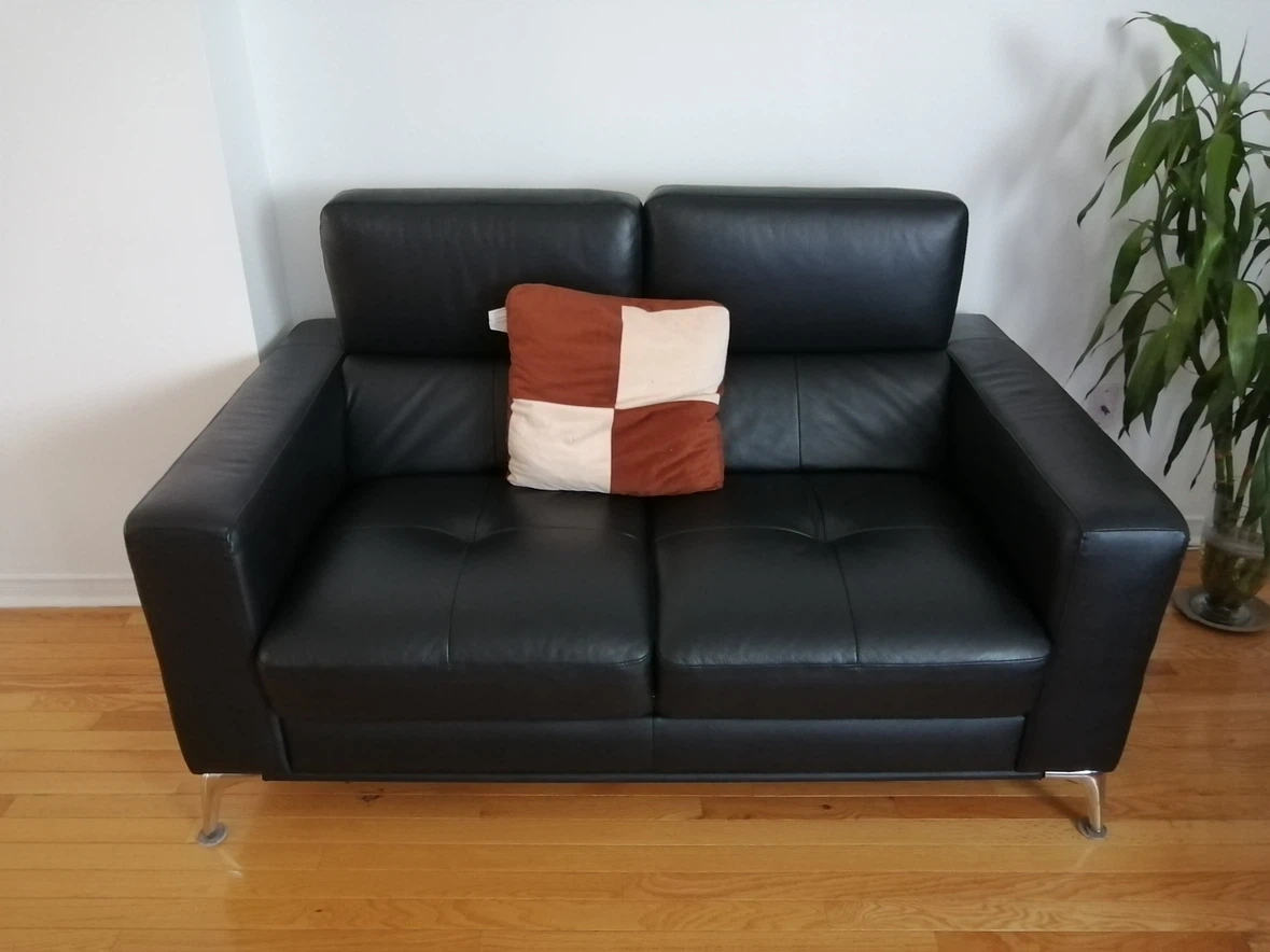 Black leather two-seater sofa - photo 2