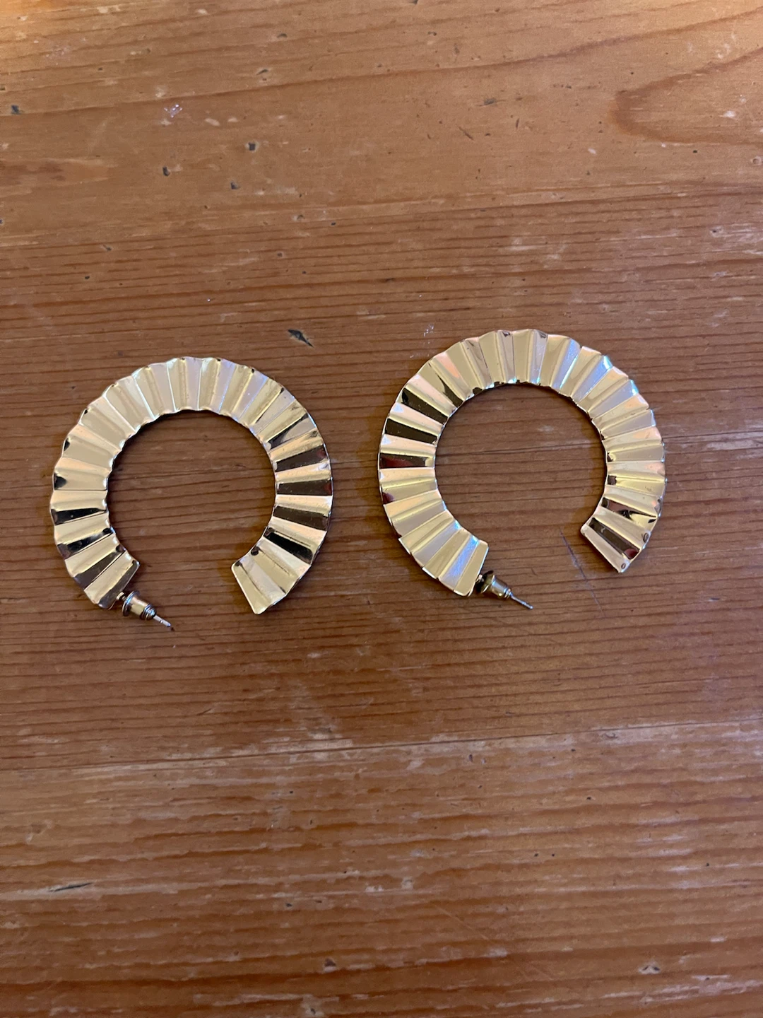Gold Tone Pleated C-Hoop Earrings - photo 2
