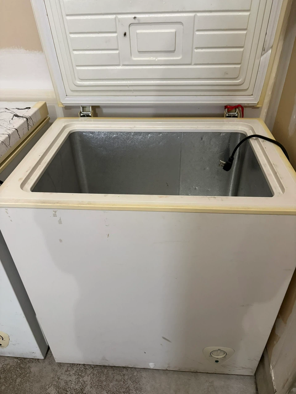 White Chest Freezer - photo 2