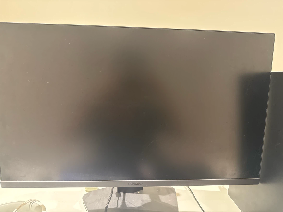 200 hz monitor ultra gear. No scratches what so ever