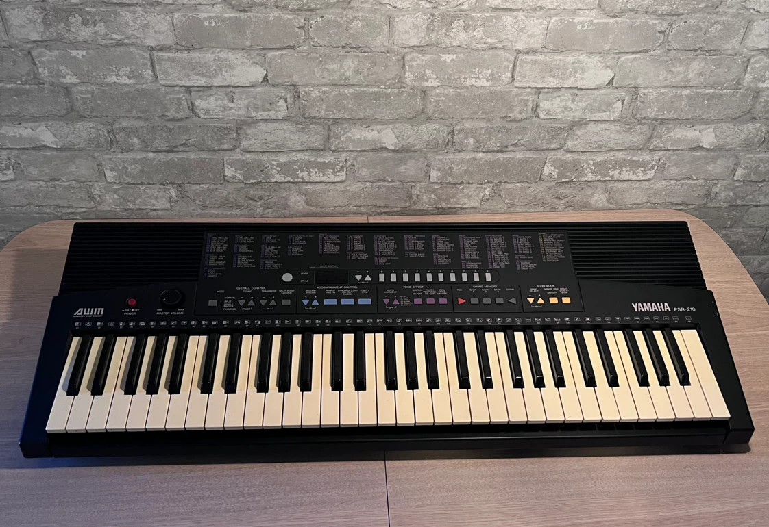 Yamaha PSR-210 Keyboard (*read description)