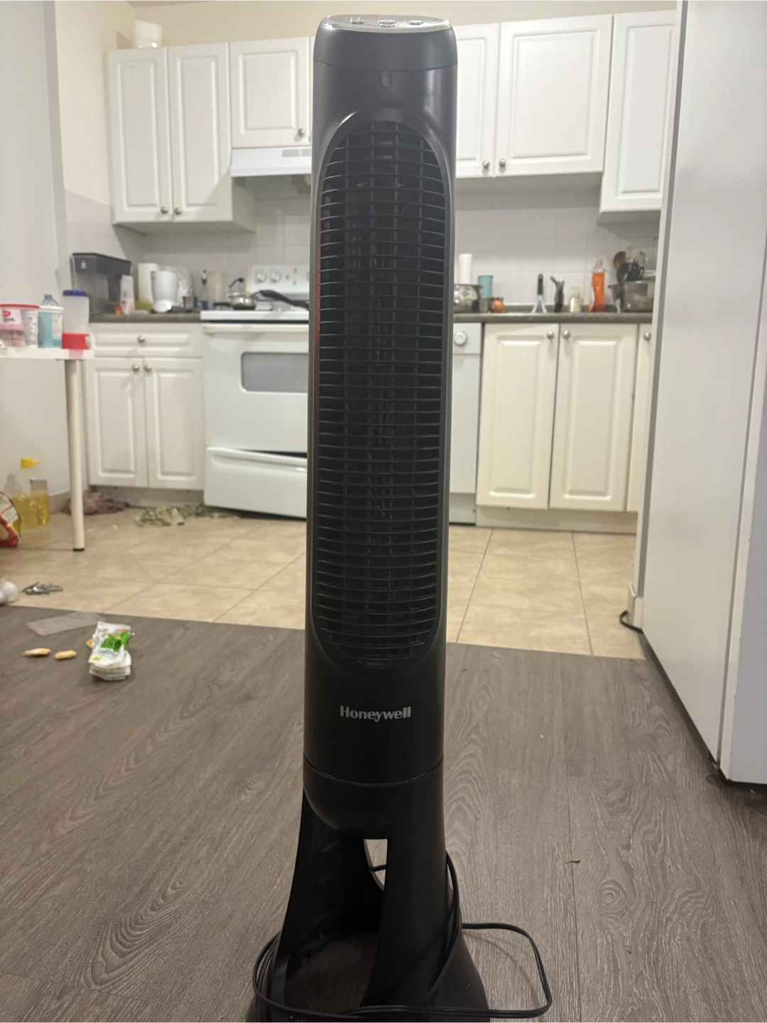 Honeywell Black Tower Fan - photo 2