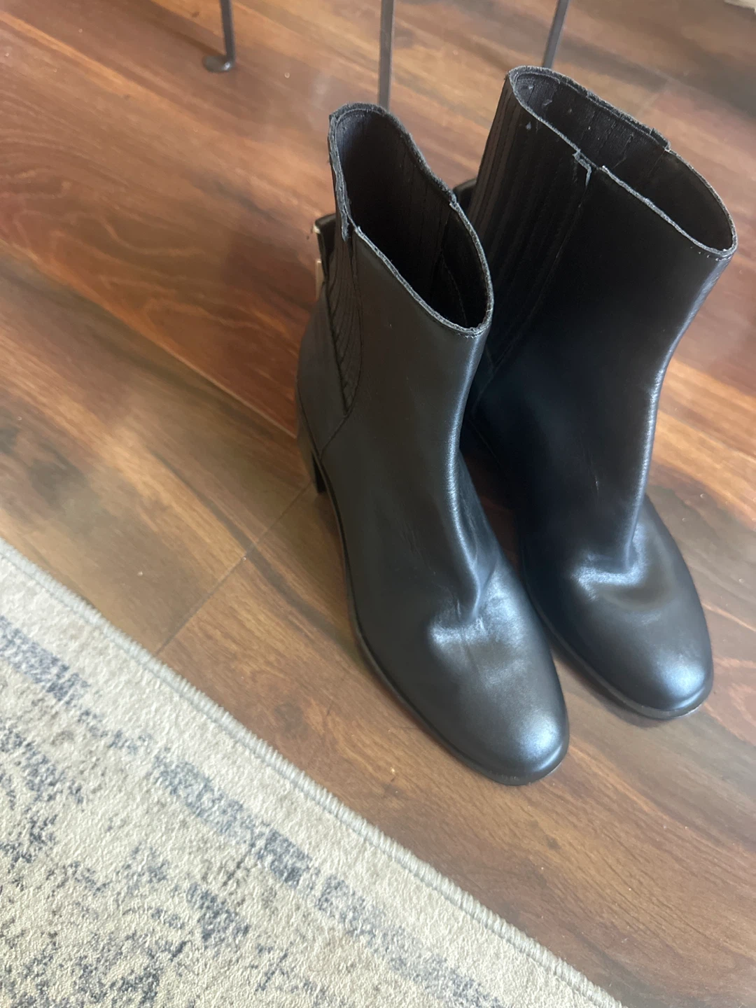 Black Women's Chelsea Boots Size 7 - photo 2