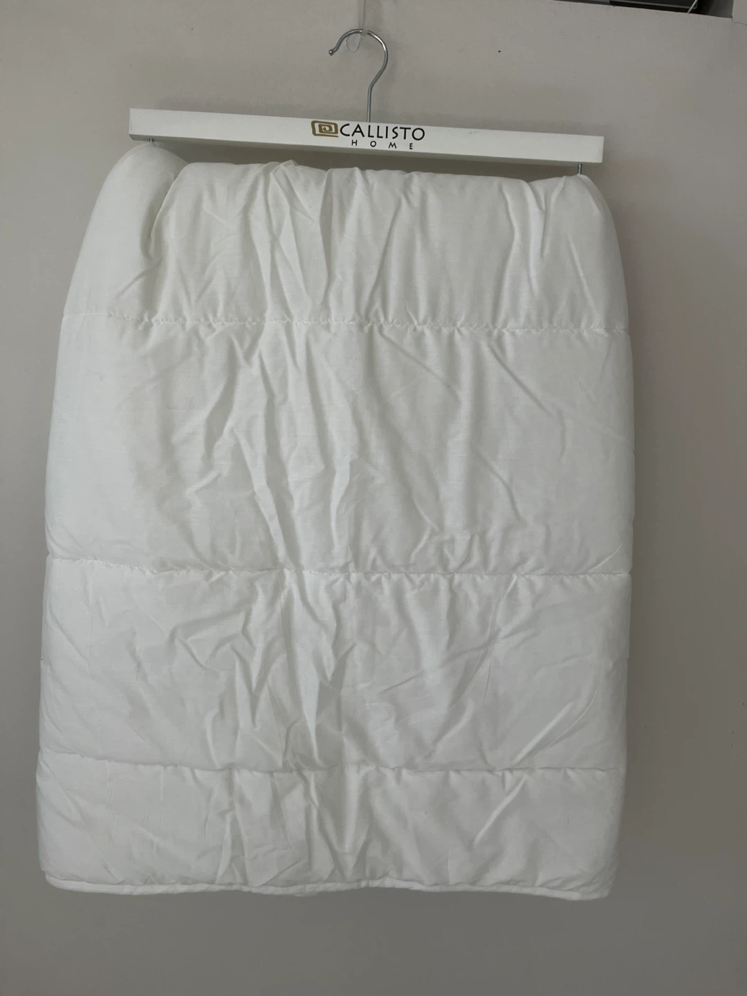 White blanket for a crib