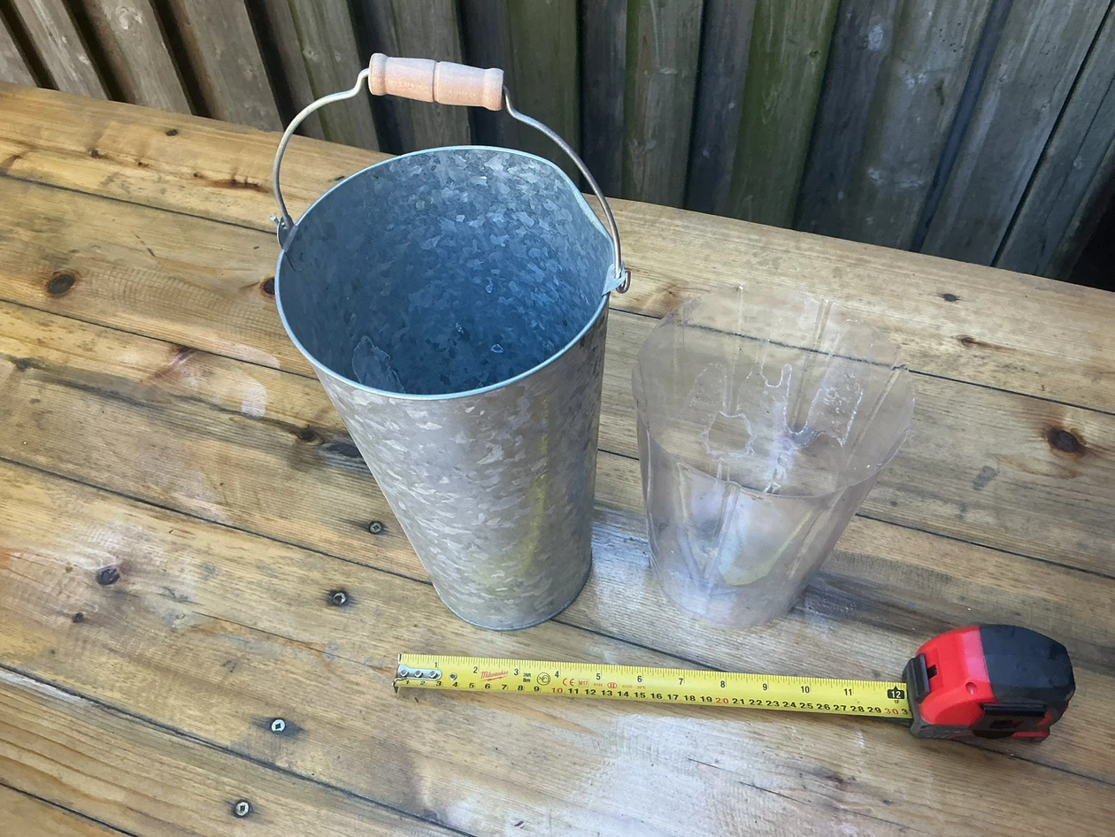 Galvanized Metal Flower Bucket With Wooden Handle !! - photo 3
