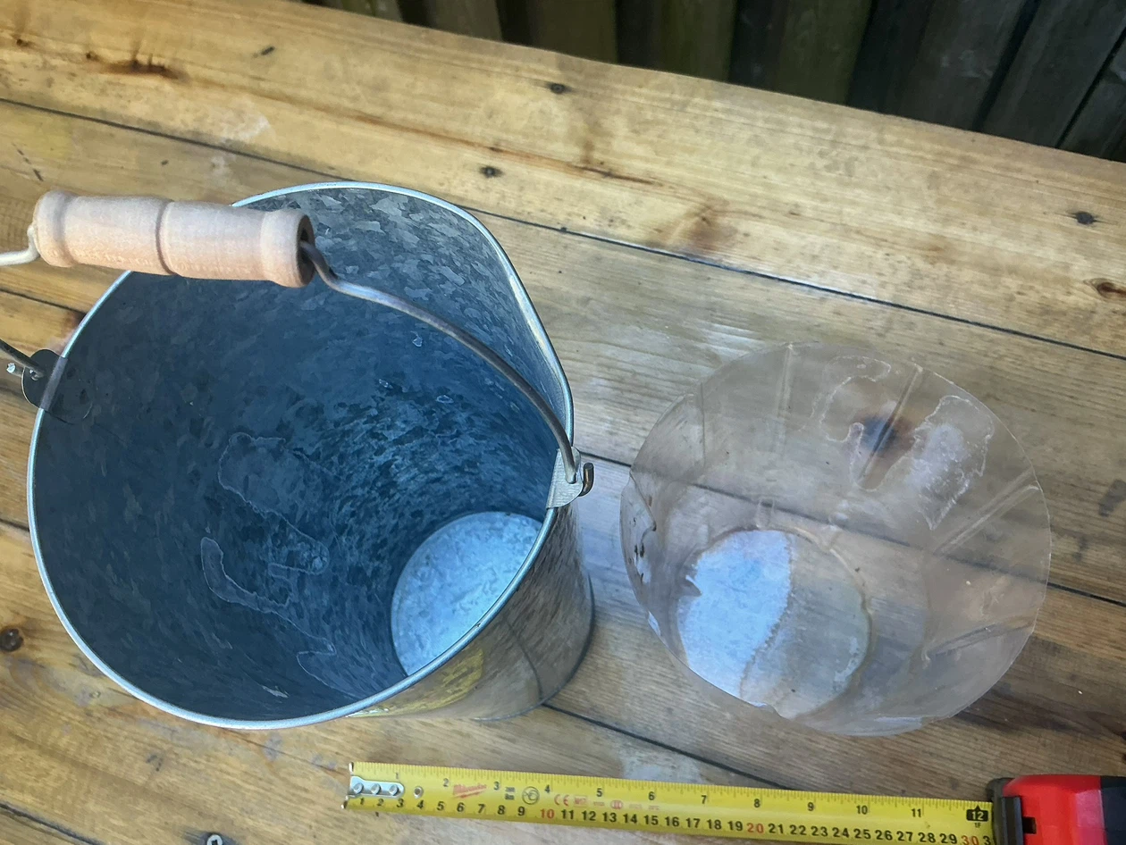 Galvanized Metal Flower Bucket With Wooden Handle !! - photo 4