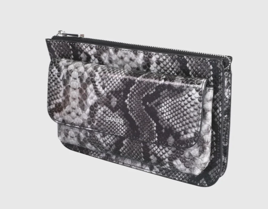 Danier EMMELIE CROSSBODY PHONE WALLET. New with tags - photo 5
