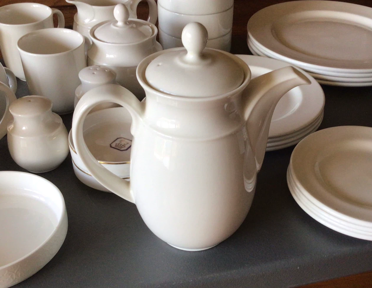 Royal Doulton Hotel Porcelain Dinnerware Set