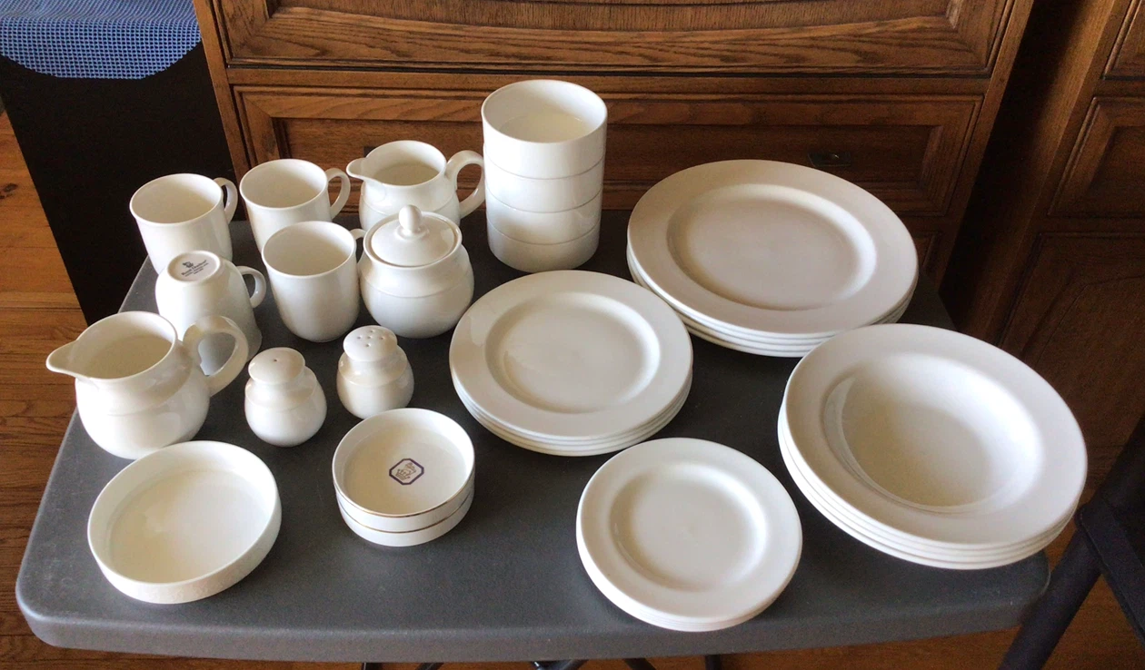 Royal Doulton Hotel Porcelain Dinnerware Set - photo 2