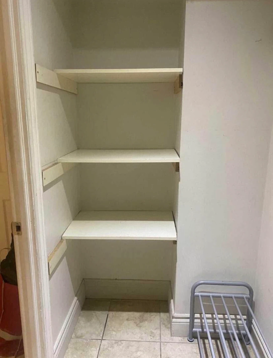 Large bedroom for rent - photo 2
