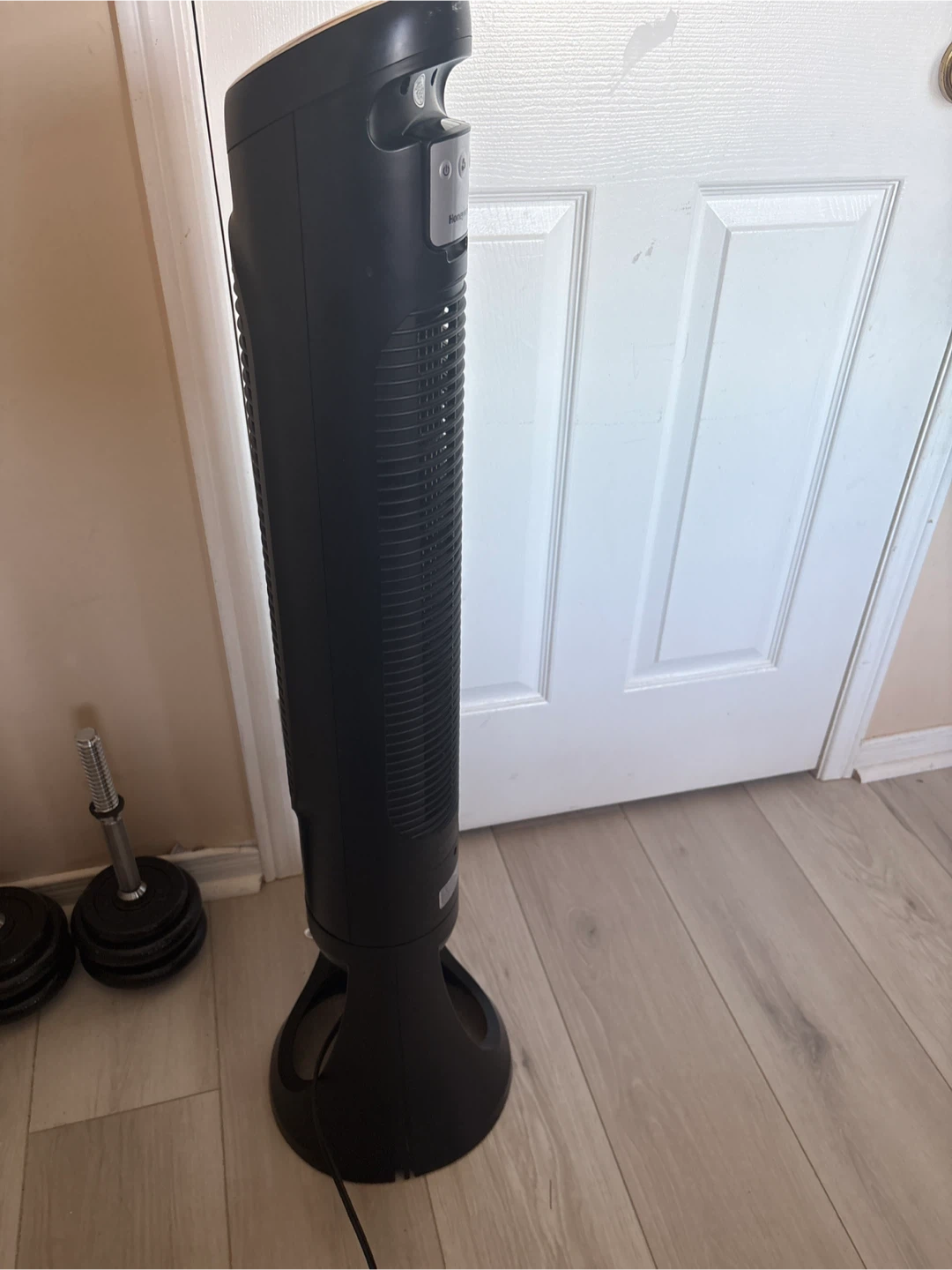 Honeywell Tower Fan with remote - photo 3
