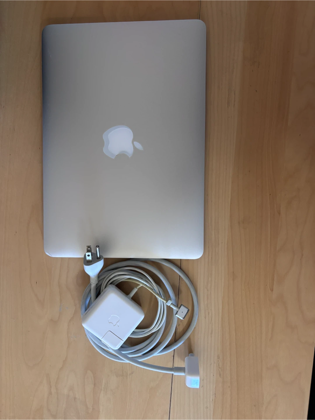 MacBook Air 13” (2017) with charger, factory reset, ready to use