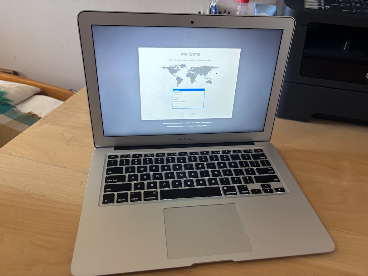 MacBook Air 13” (2017) with charger, factory reset, ready to use - photo 4