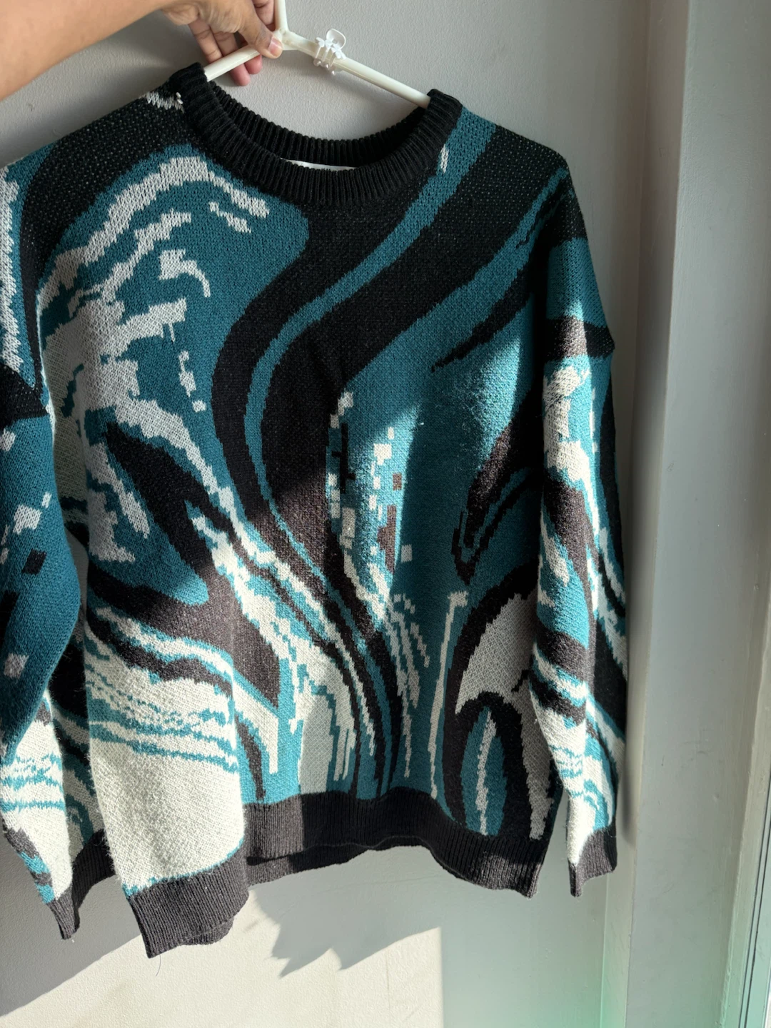 Unisex - brand new Abstract Pattern Knit Sweater