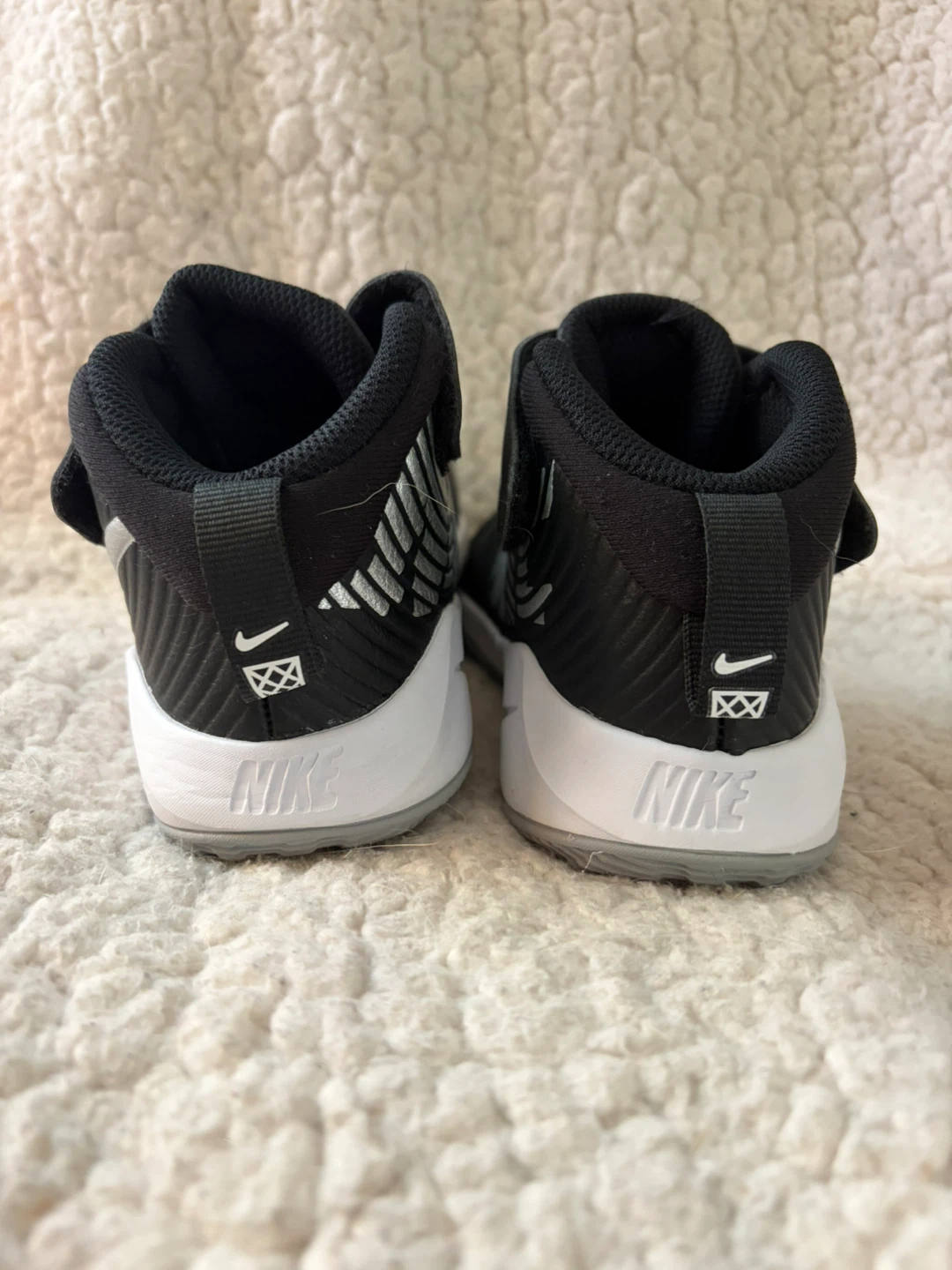 Nike Team Hustle Basketball Shoes - photo 5