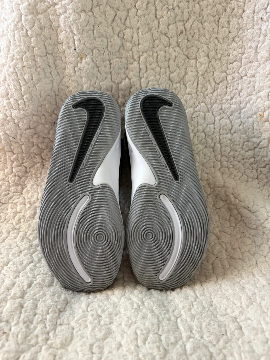 Nike Team Hustle Basketball Shoes - photo 4