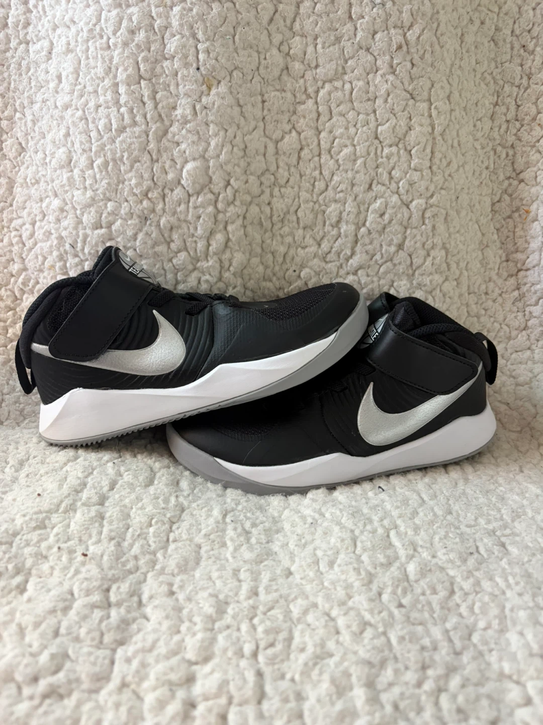 Nike Team Hustle Basketball Shoes