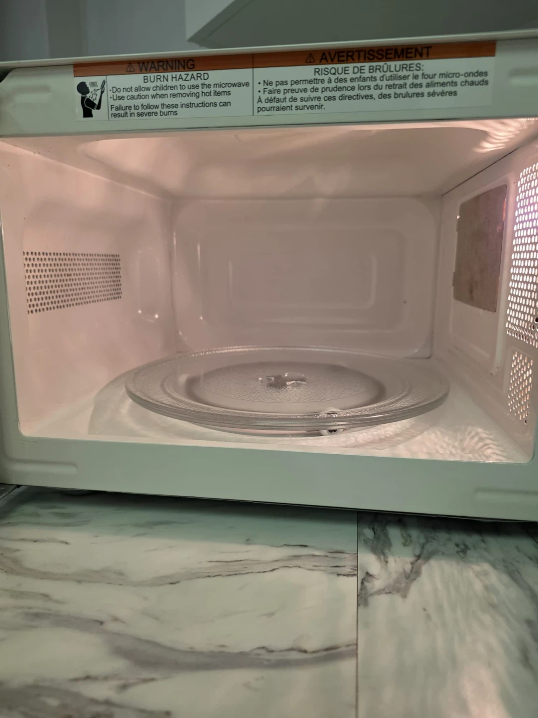 Hamilton Beach White Microwave - photo 3