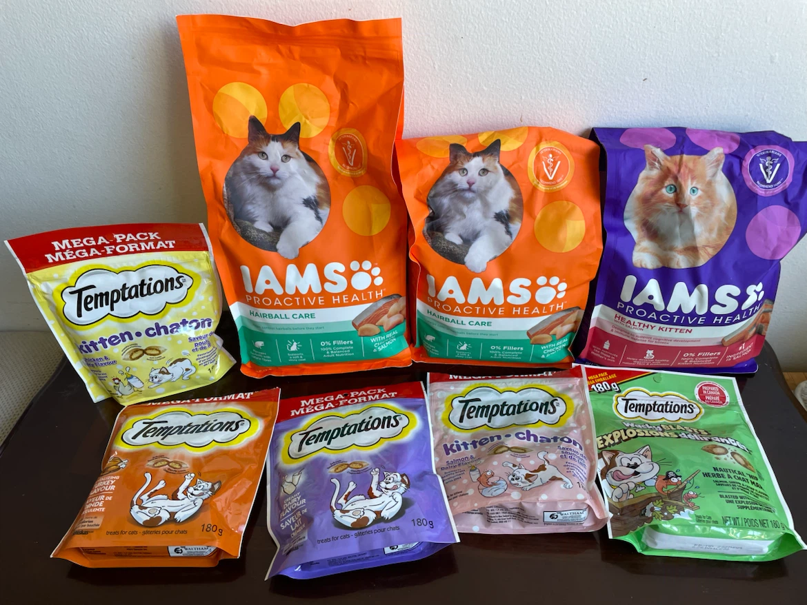 Cat Food & Treats Lot