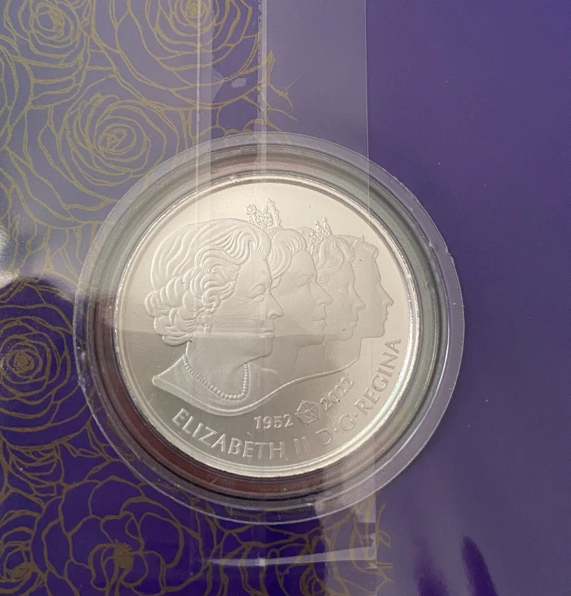 Royal Canadian Mint 5 Dollar Silver Coin - photo 2