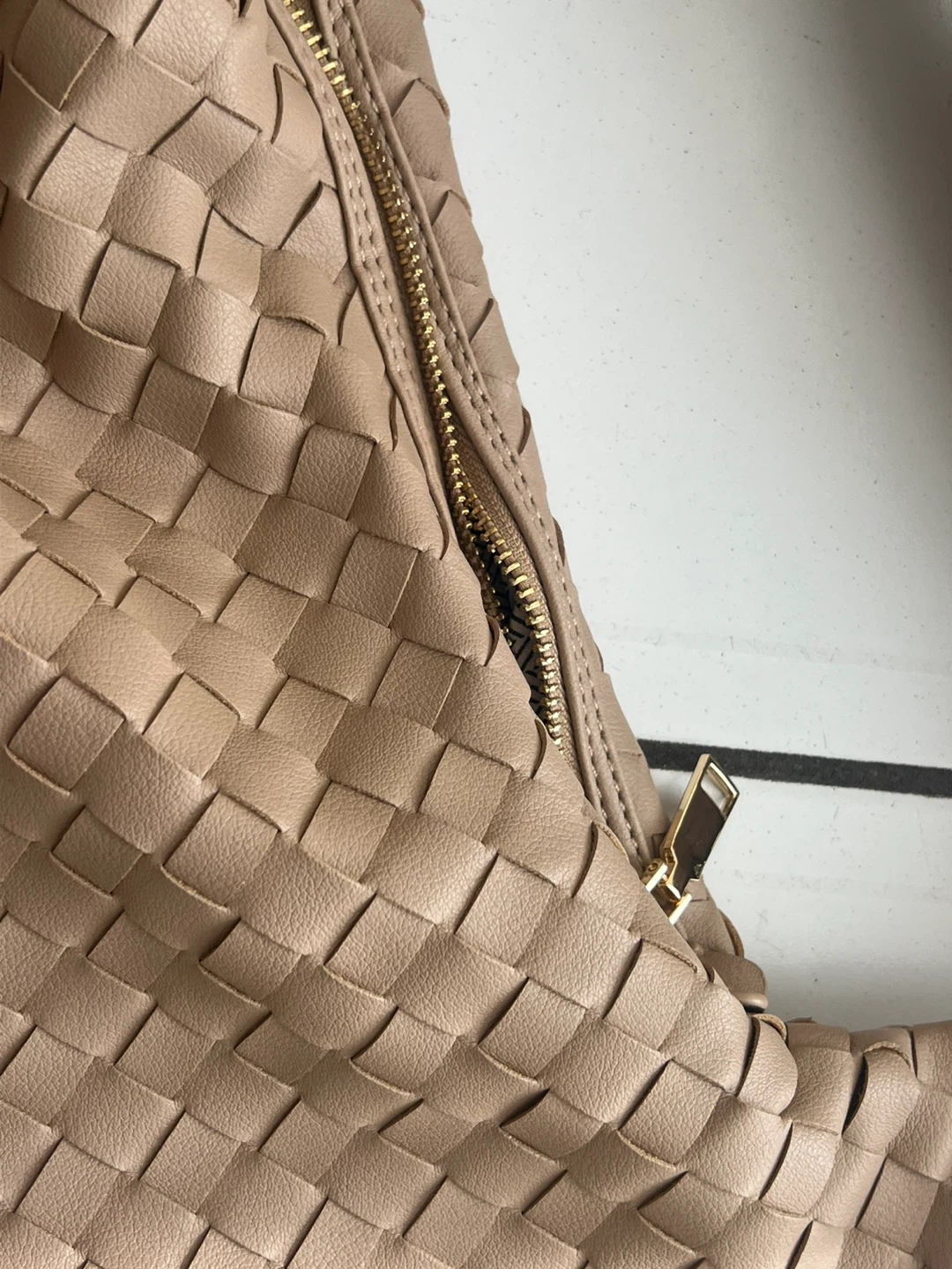 Beige Woven Knot Handle Shoulder Bag - photo 3