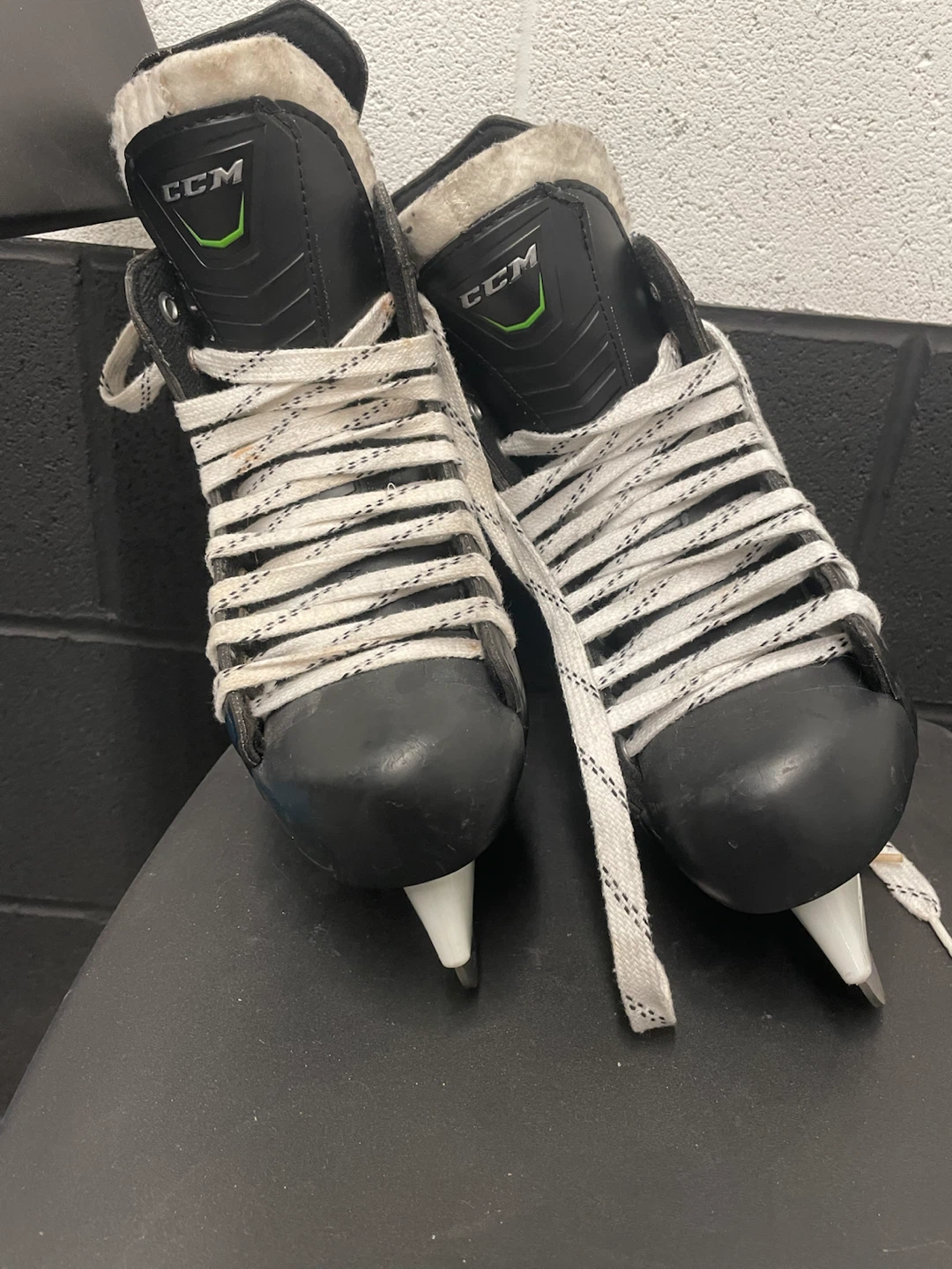 CCM Ribcor XT Hockey Skates Size 4 (Youth) - photo 2