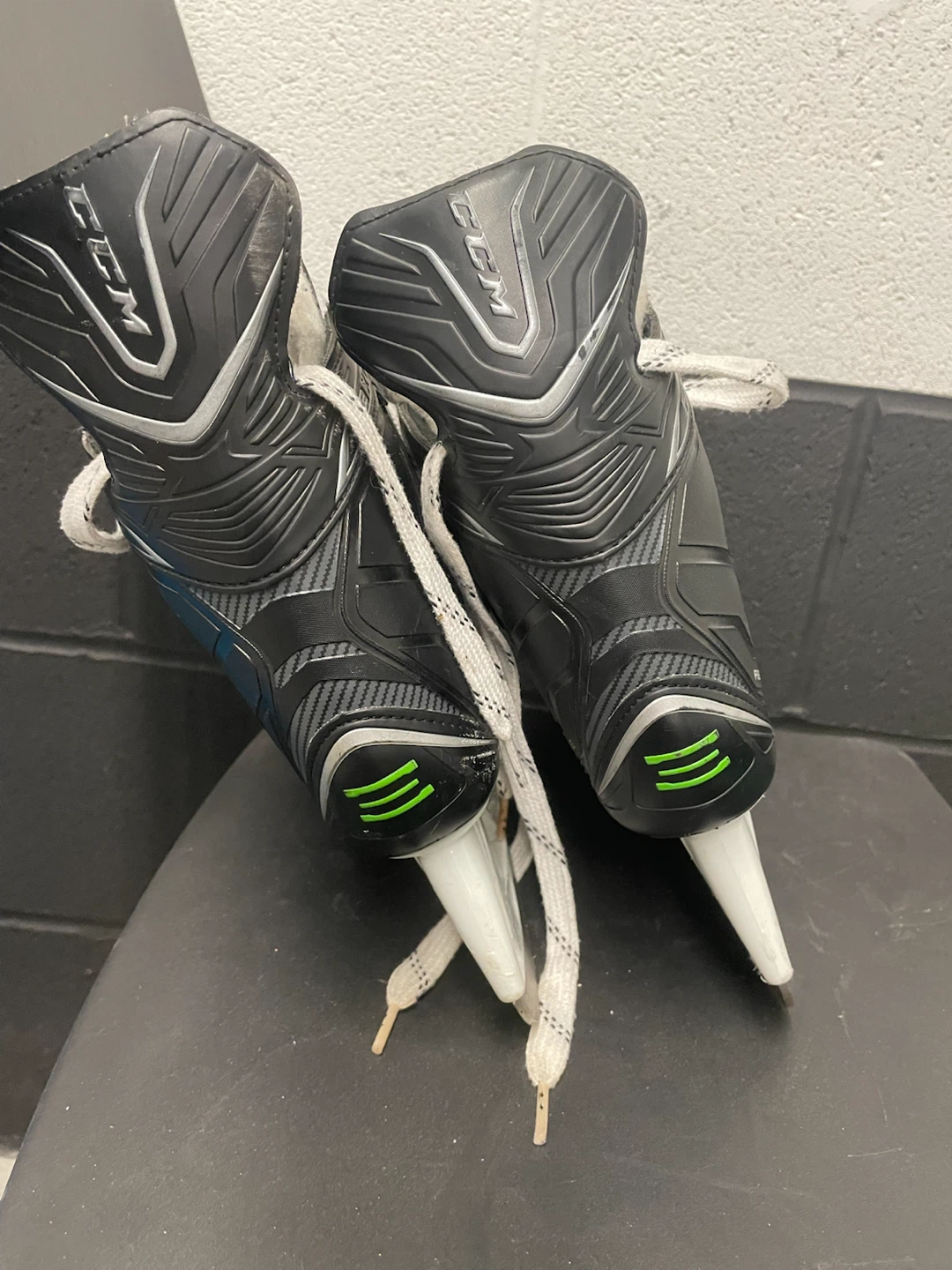 CCM Ribcor XT Hockey Skates Size 4 (Youth) - photo 3