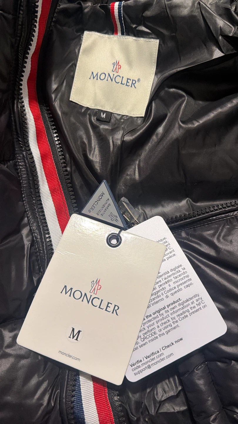 Moncler Puffer Jacket - photo 4