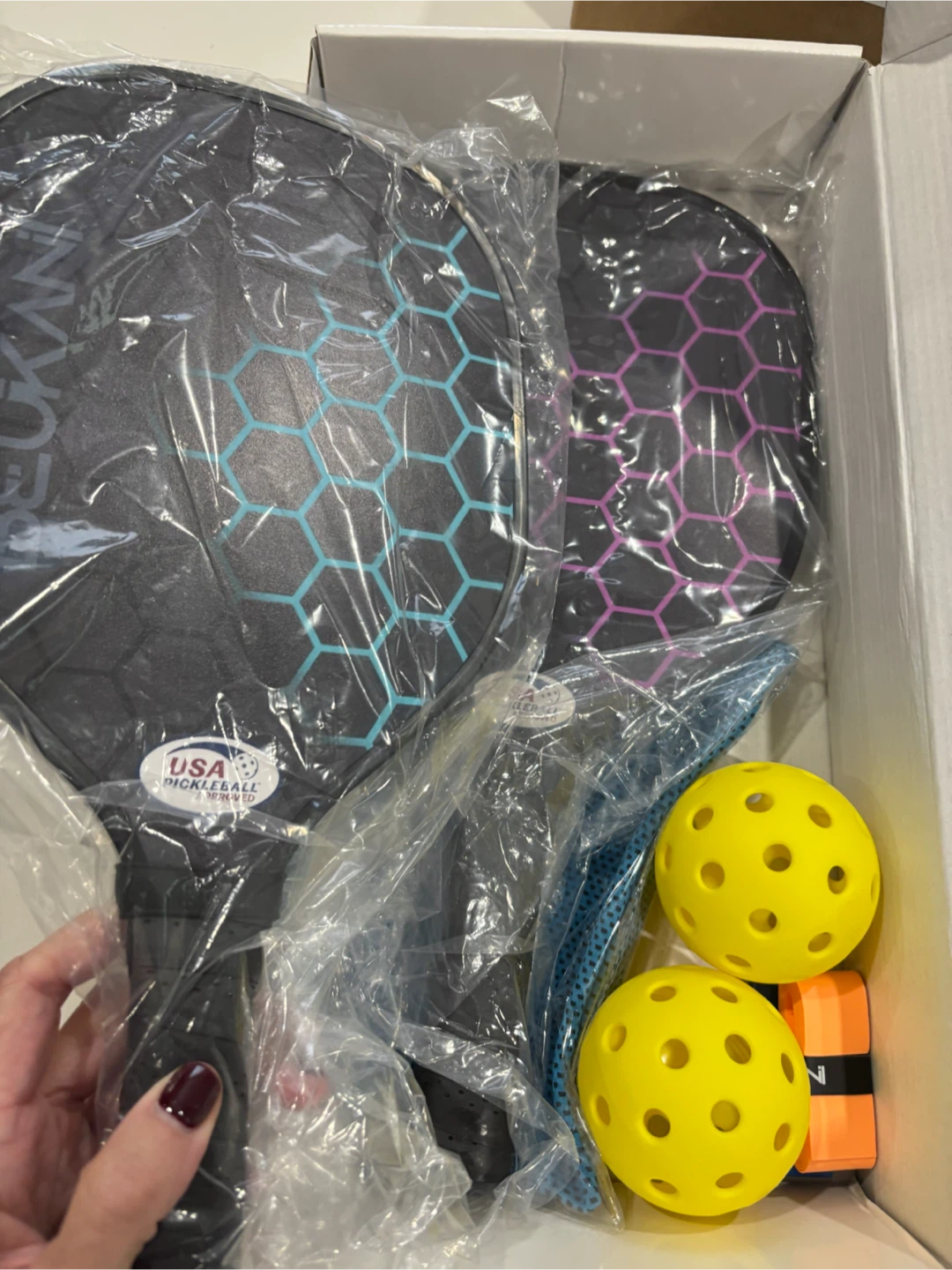 Beukani Pickleball Paddle Set 2 Paddles 2 Balls Carrying Case - photo 4