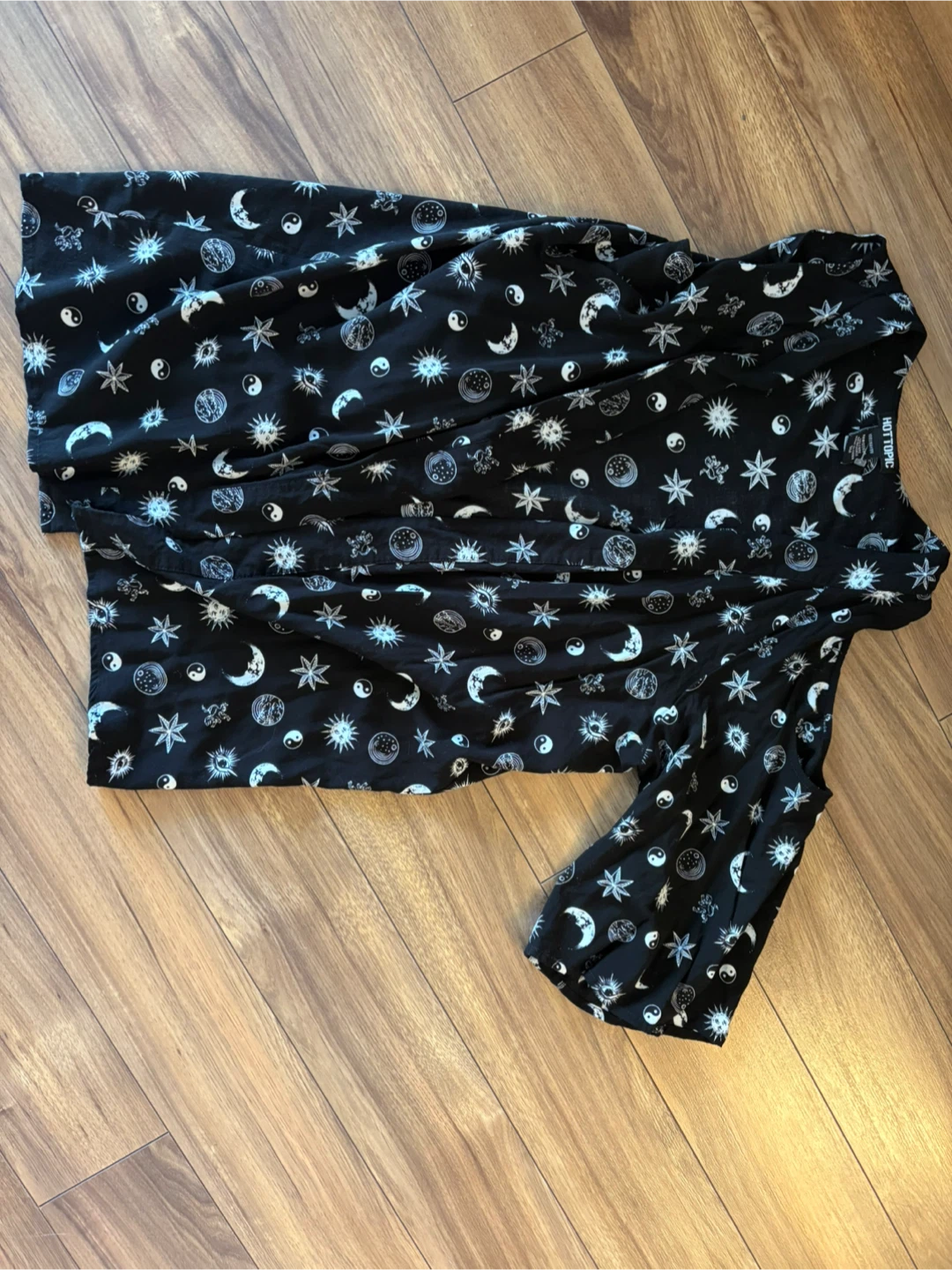 Hot Topic celestial print shirt