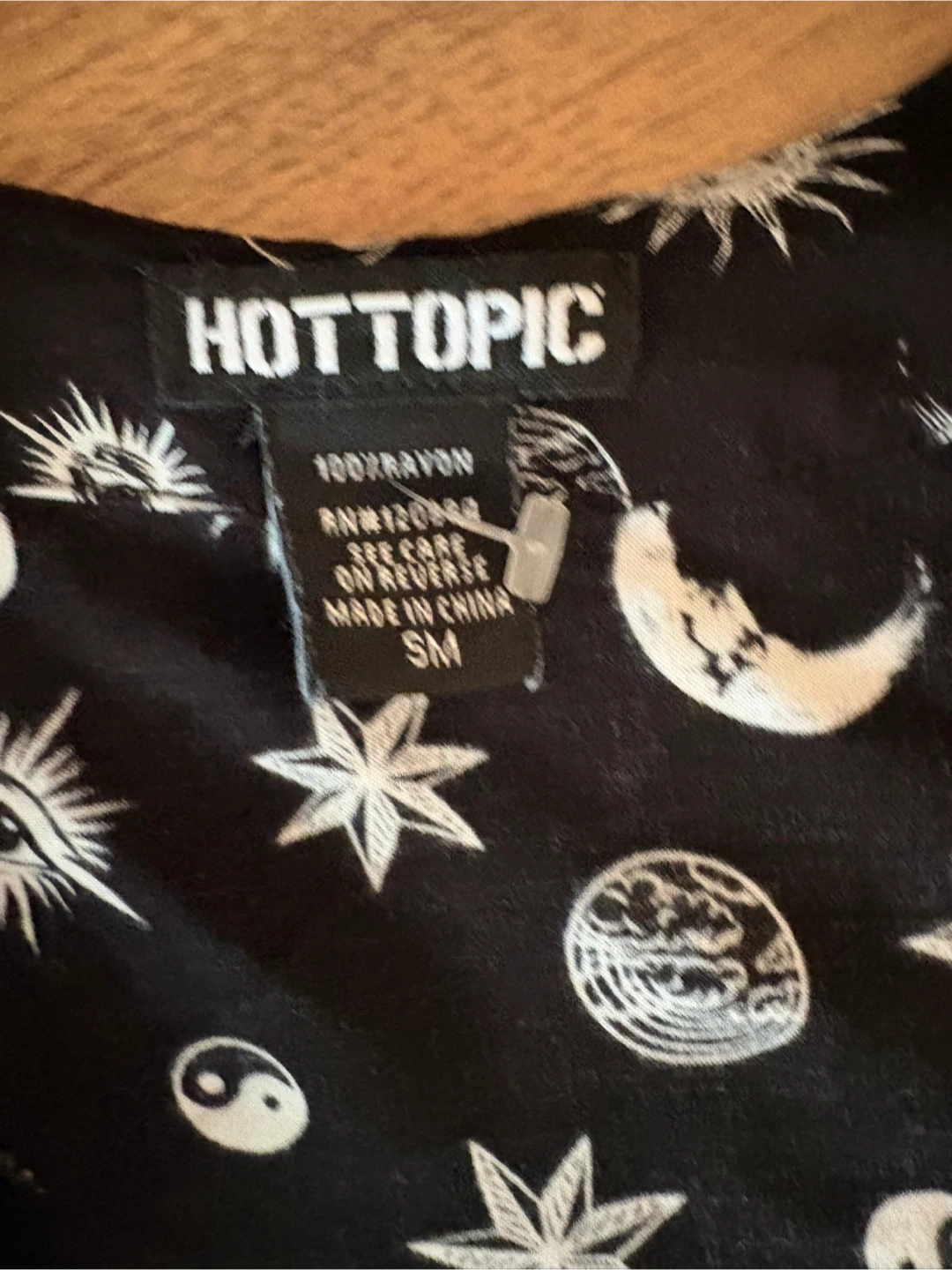 Hot Topic celestial print shirt - photo 2
