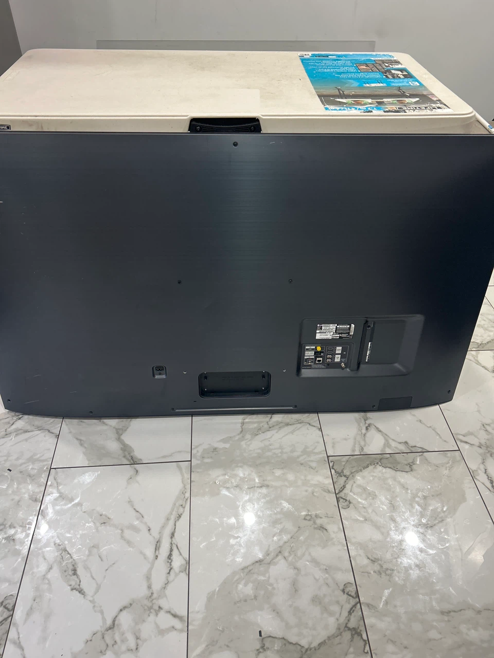 Lg 65 inch 4k tv and remote - photo 2