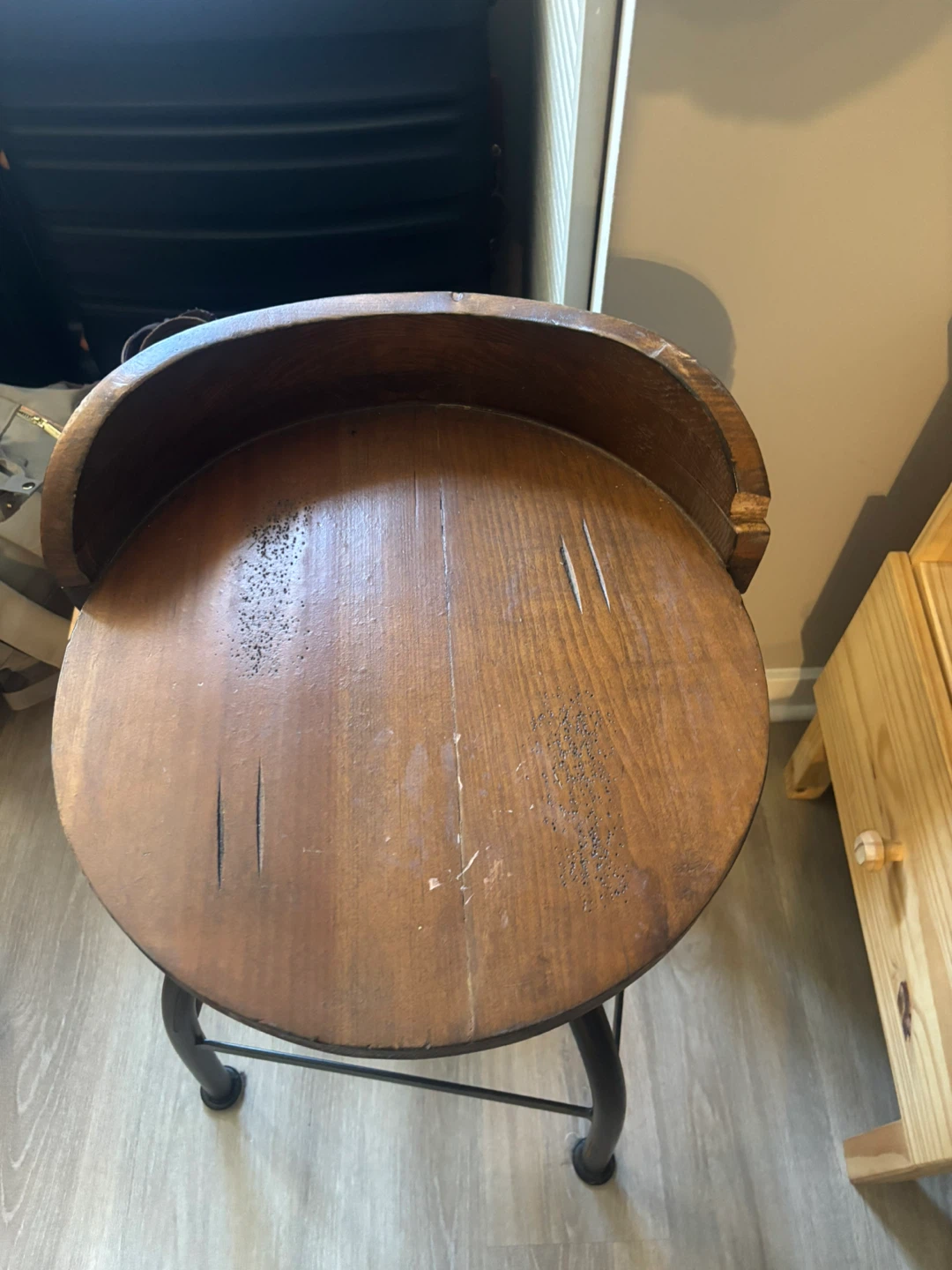 4 matching wooden / metal bar stools