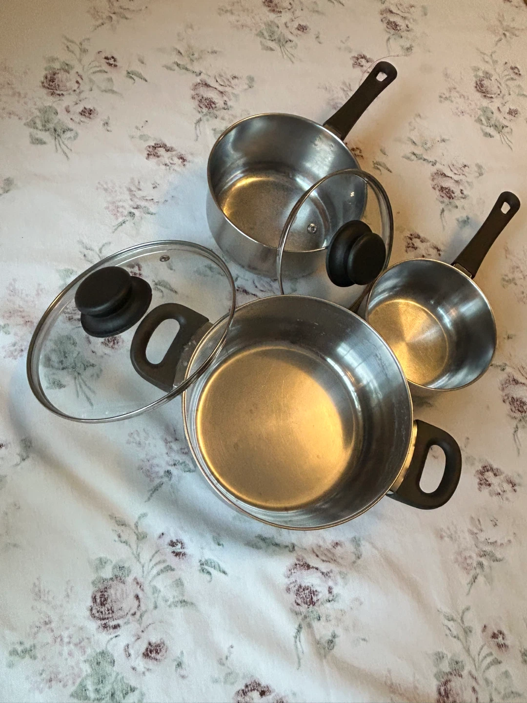 Set of 3 Stainless Steel Pots and Pans with Glass Lids