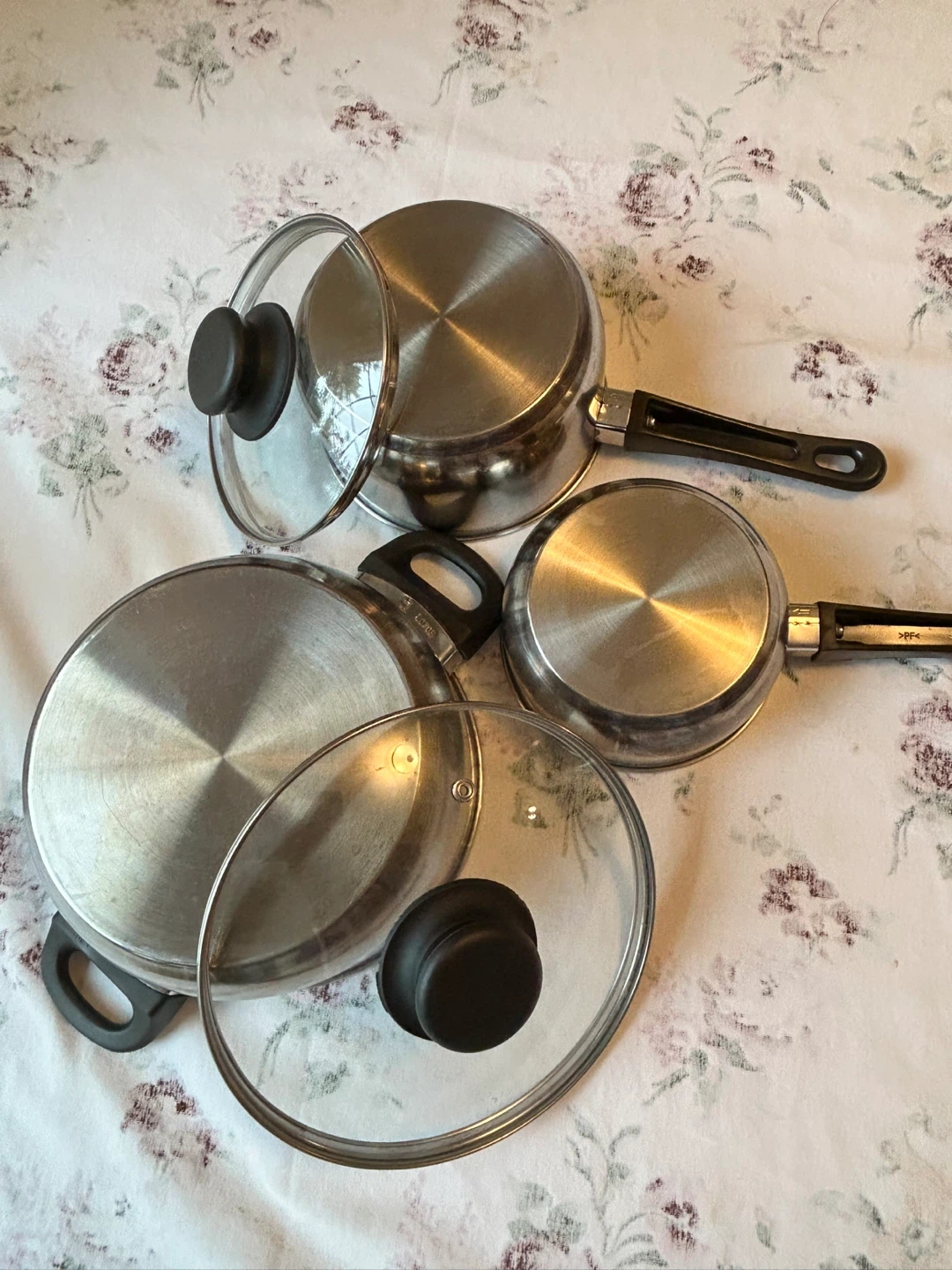 Set of 3 Stainless Steel Pots and Pans with Glass Lids - photo 3