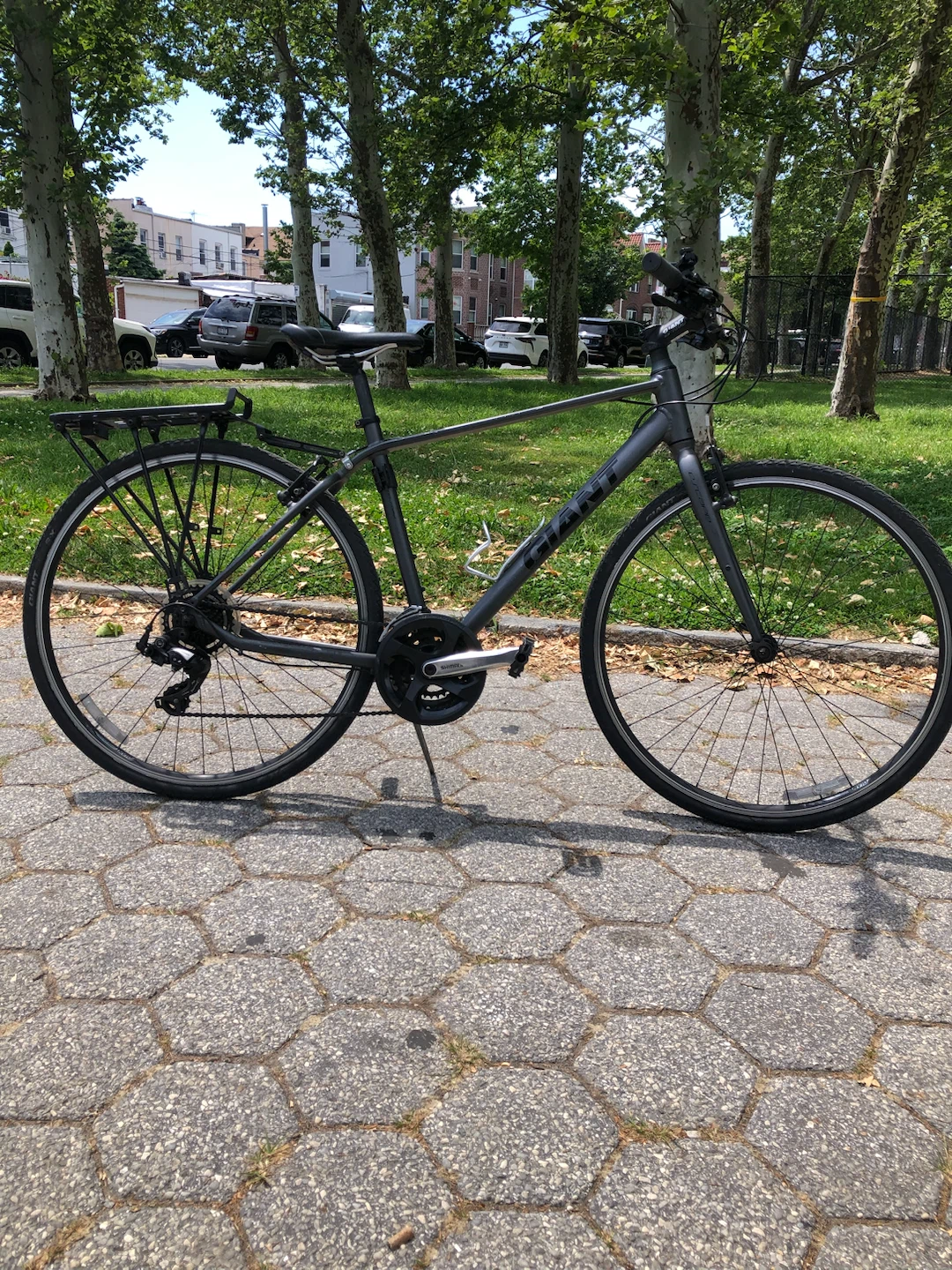 Grey Hybrid GIANT Bike - photo 2
