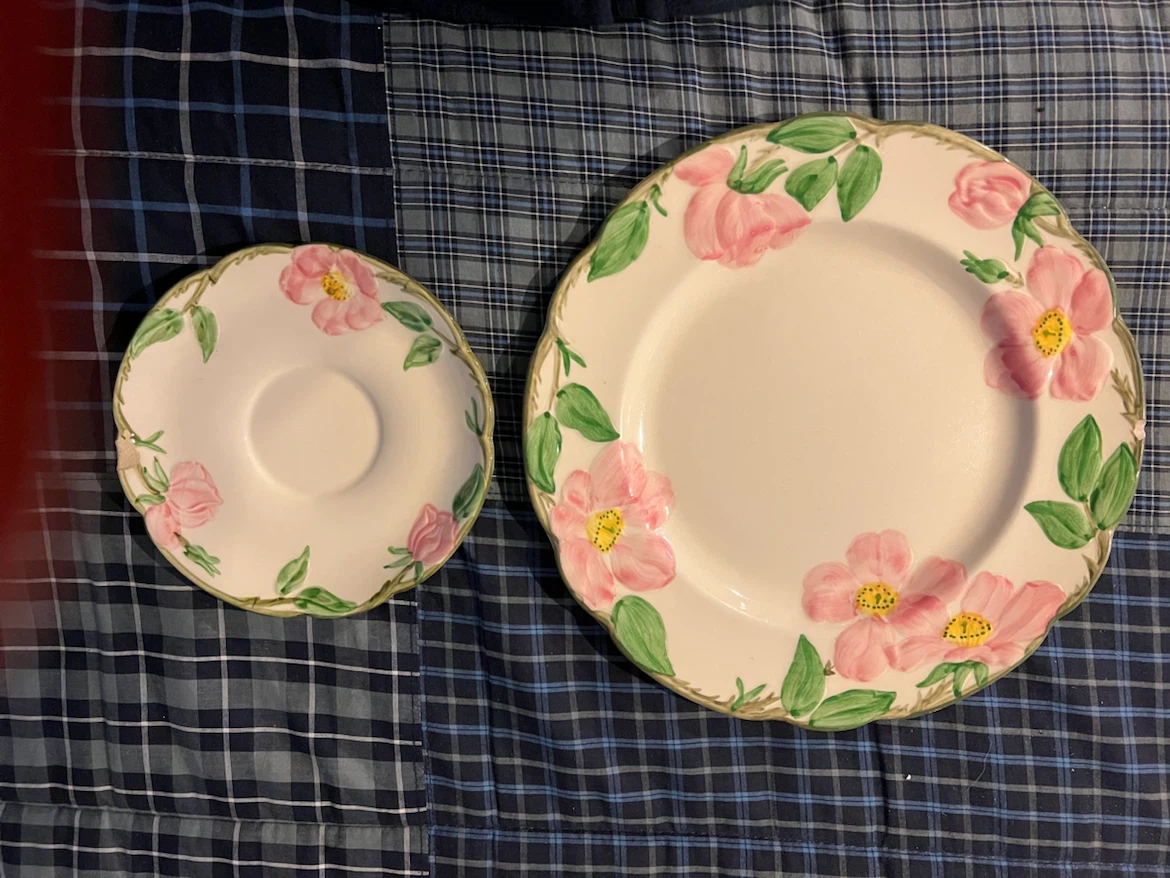 Franciscan dinner plate 3 one las crack and 1 desert dish