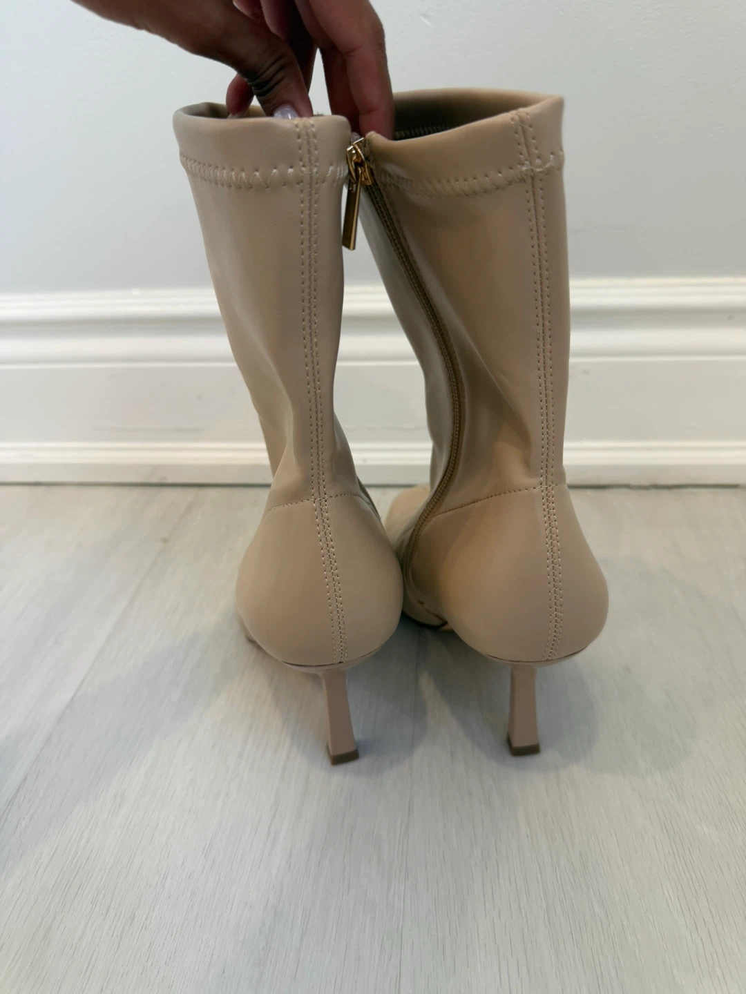 Kelly& Katie Beige Ankle Boots Size 39 - photo 4